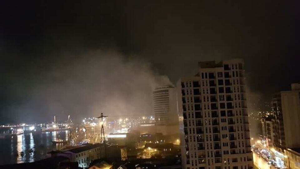Пожежа почалася на четвертому поверсі висотної будівлі