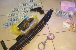 При обыске у подозреваемых СБУ конфисковала "черную бухгалтерию" и наличность, полученную от перевозчиков
