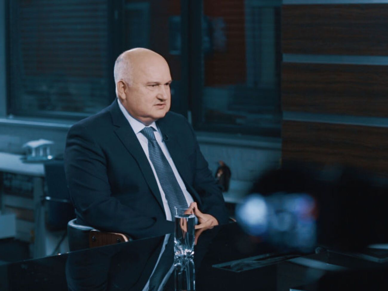 Смешко вважає, що рівень компетентності, професіоналізму та ефективності в держапараті України становить загрозу національній безпеці та обороні