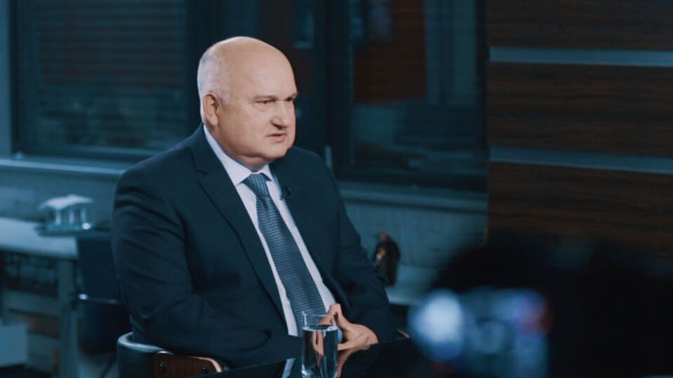 Смешко вважає, що рівень компетентності, професіоналізму та ефективності в держапараті України становить загрозу національній безпеці та обороні