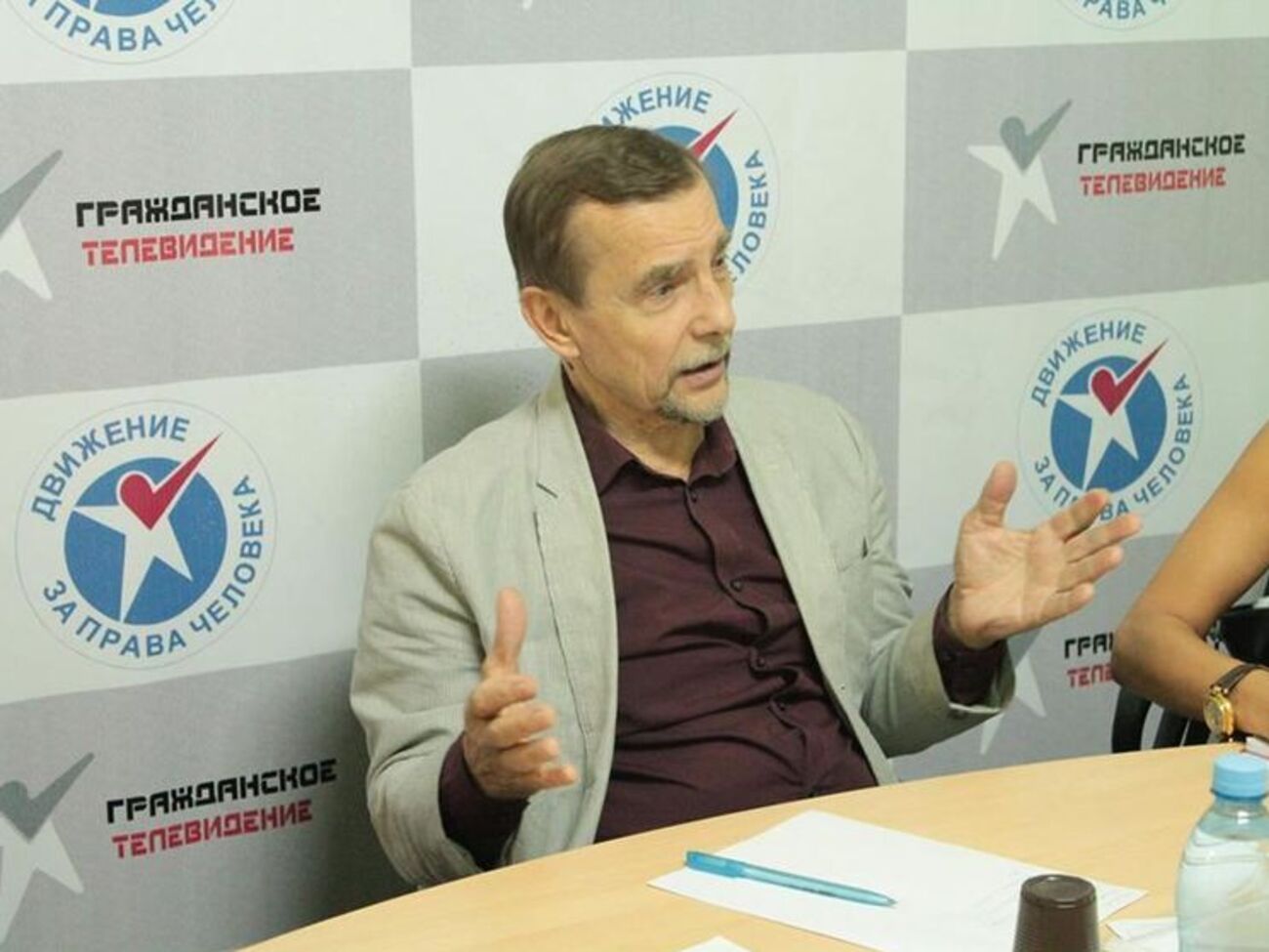 Пономарьов заявив, що таке рішення було ухвалено заздалегідь і підтримано учасниками заходу