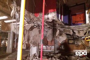 Посетители клуба упали в подвал с высоты примерно в один этаж