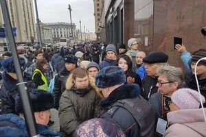 По информации "ОВД-инфо", в Москве 5 ноября задержали 212 человек из-за акции "Артподготовки". По этому делу обыски проходили у Романовой