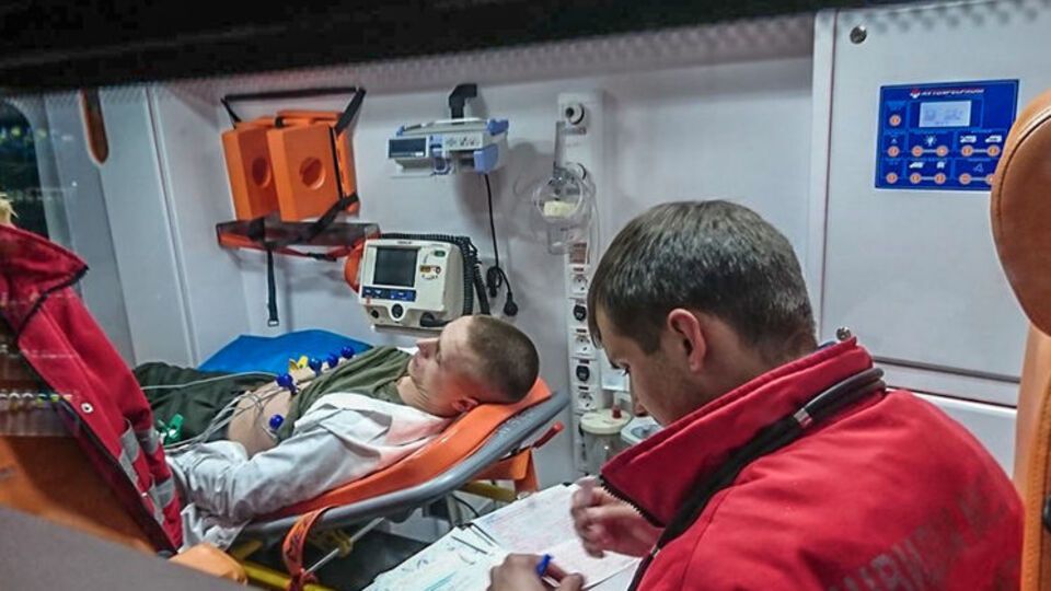 Вартового обстежили медики