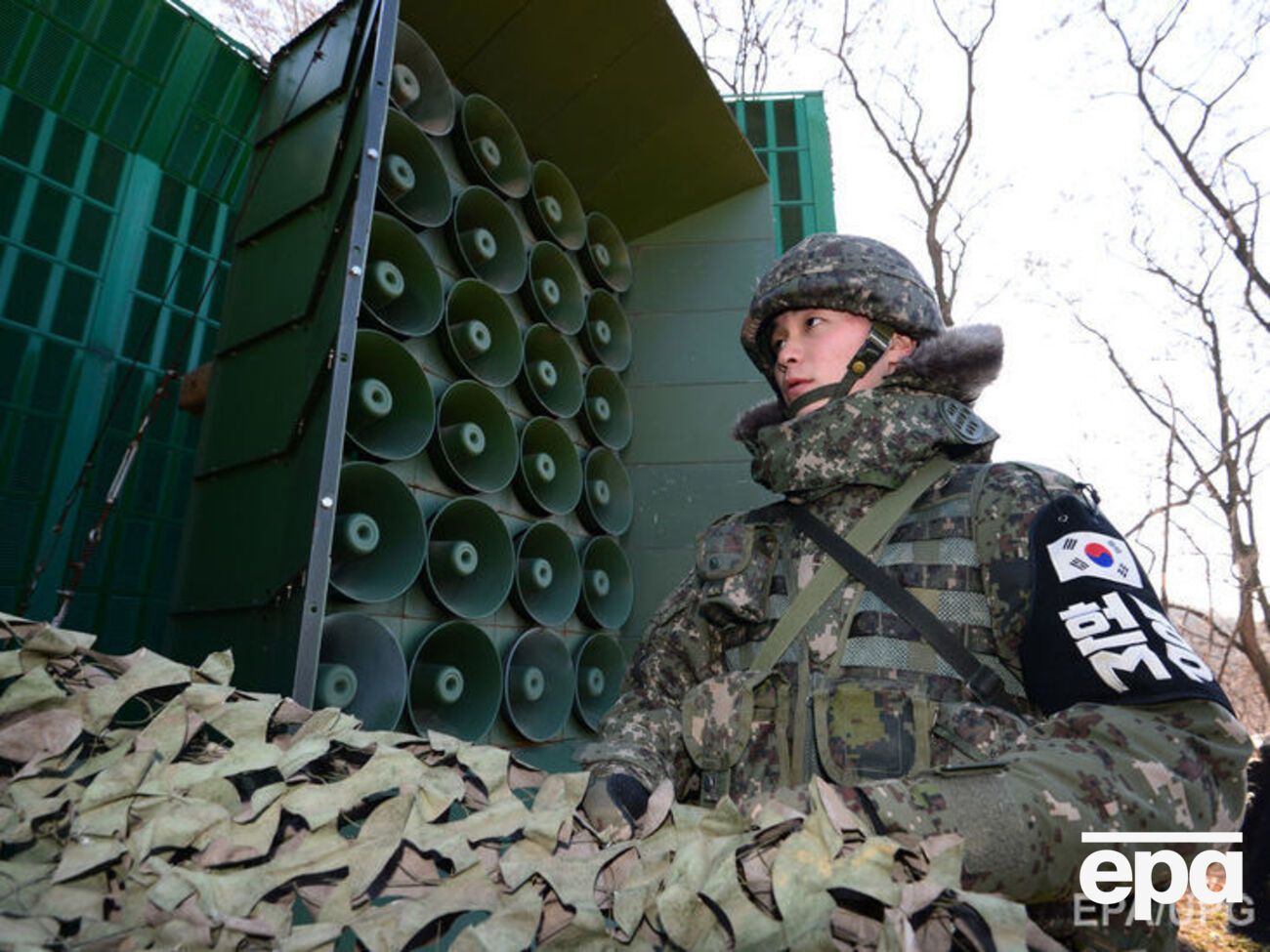 Трансляцію ведуть за допомогою гучномовців