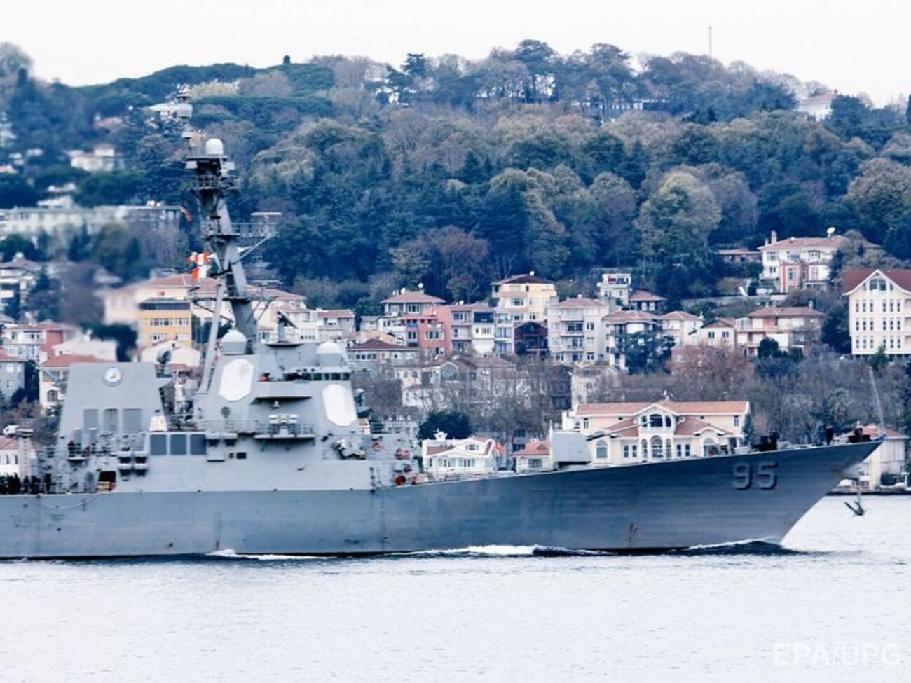 Судно прошло через Босфор