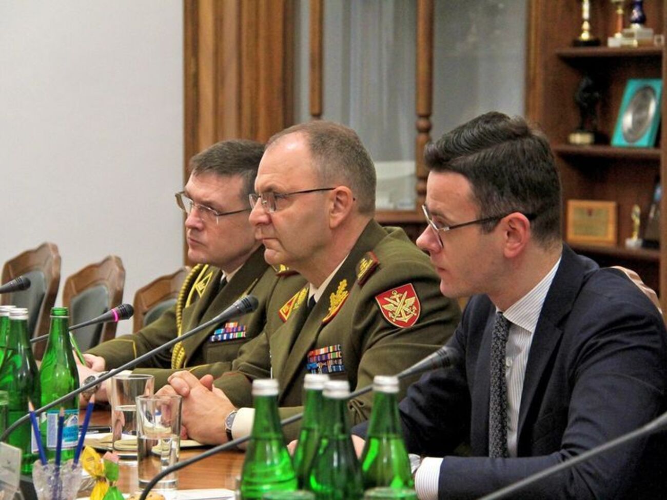 Вайкшнорас (на фото в центрі): Ми не стомилися, і давня дружба між країнами і оборонними відомствами буде лише укріплюватися