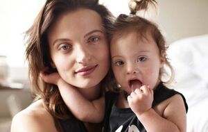 Бут показала сына на обложке Vogue Living