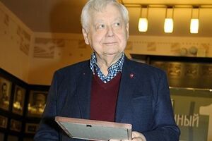 Спектакль "Год, когда я не родился", в котором Табаков играет со своим сыном Павлом, отменен