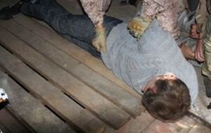 Преступники были задержаны, когда завершили сборку бомбы с часовым механизмом. Сегодня их освободили из зала суда