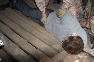 Преступники были задержаны, когда завершили сборку бомбы с часовым механизмом. Сегодня их освободили из зала суда