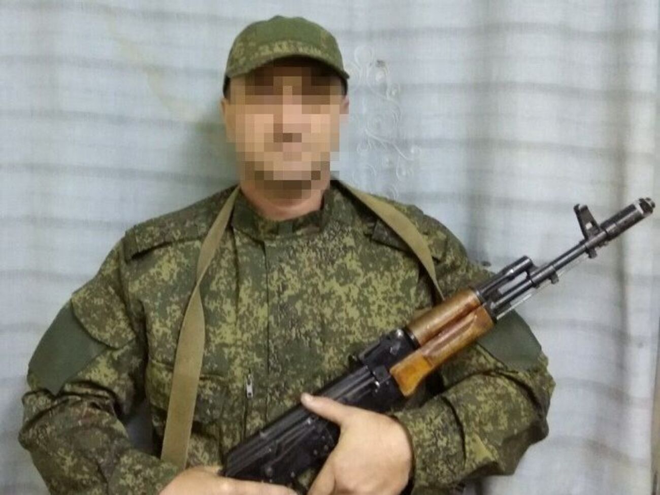 В 2015 году мужчина принимал участие в боевых действиях против сил АТО под Дебальцево