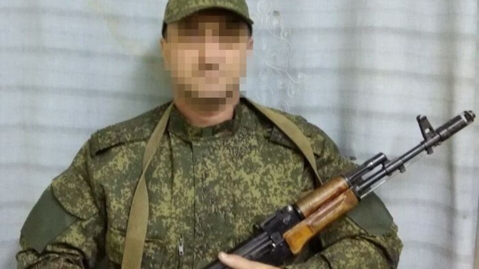 В 2015 году мужчина принимал участие в боевых действиях против сил АТО под Дебальцево