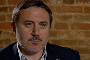 Ислямов – один из организаторов продовольственной блокады Крыма, в рамках которой активисты с сентября 2015 года перекрывали ведущие на полуостров дороги для движения фур с продуктами