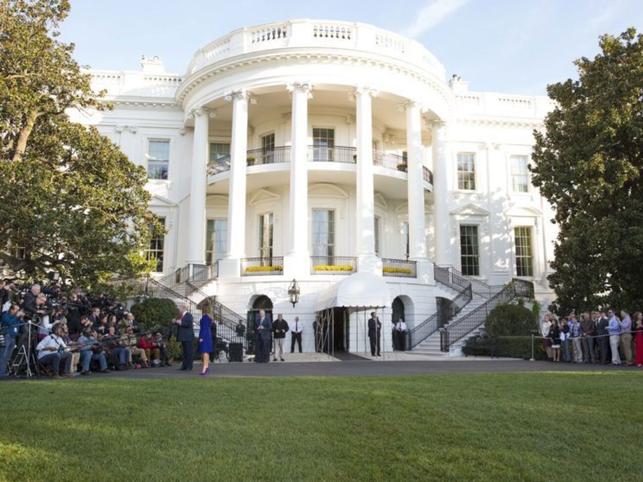 В Белом доме пока не приняли решение о запрете личных мобильных