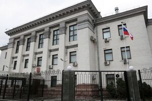 ТСН повідомляє, що в посольстві РФ у Києві видають довіреності на продаж нерухомості на окупованому Донбасі