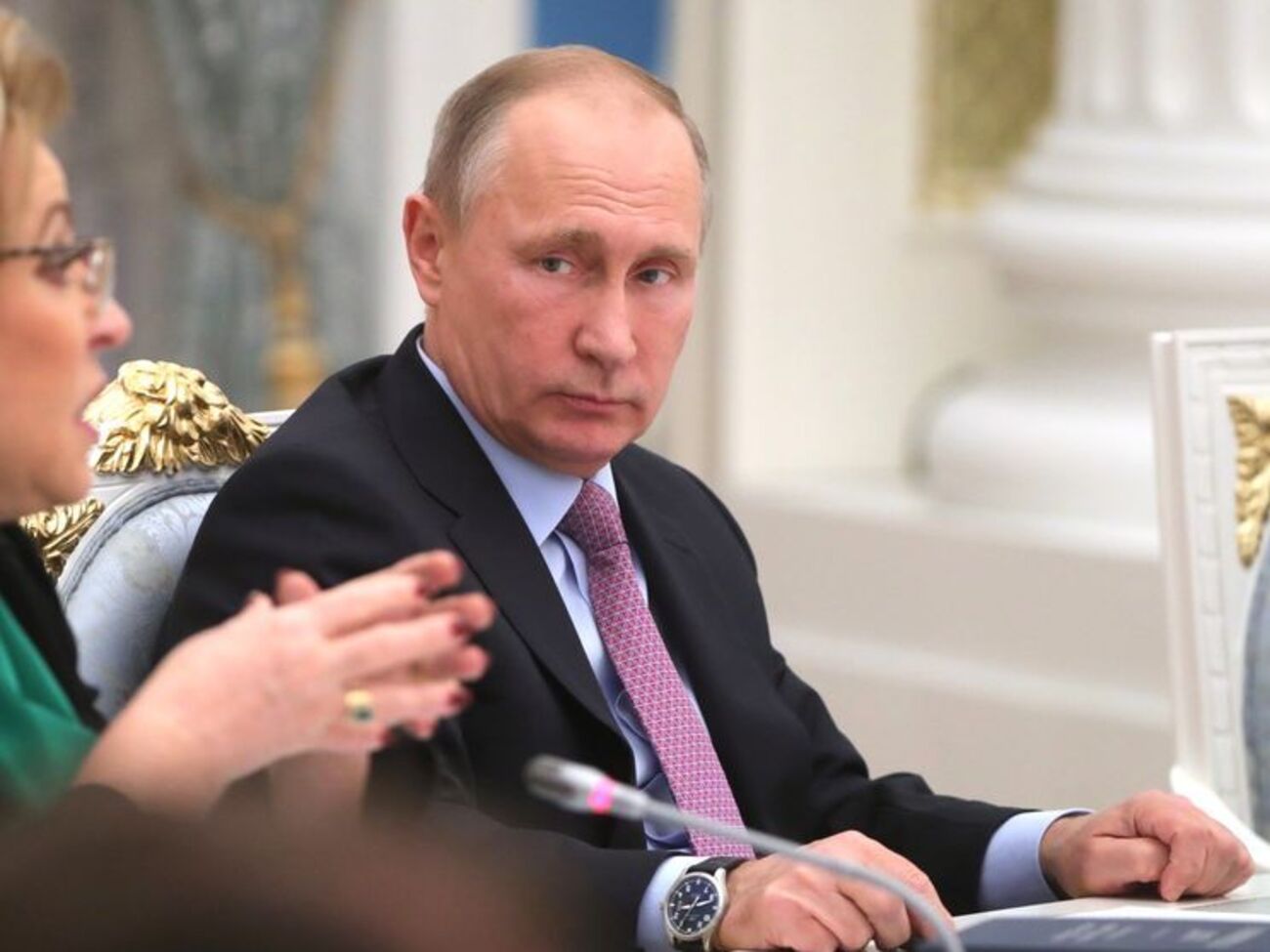 Путін: Вона все життя тільки тим і займається, що сполучається сама із собою