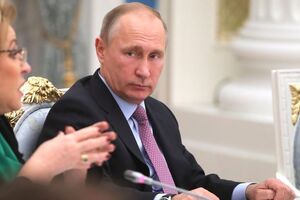 Путин: Она всю жизнь только тем и занимается, что совокупляется сама с собой