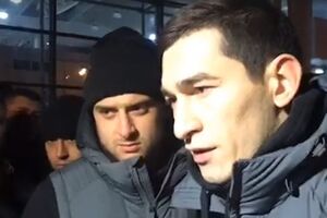 Степаненко (справа) пообещал надеть патриотическую футболку