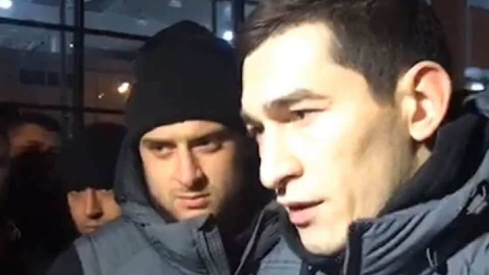 Степаненко (праворуч) пообіцяв одягнути патріотичну футболку
