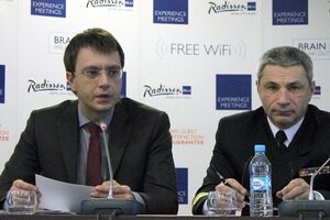 Омелян (слева) выступил на конференции по морской безопасности