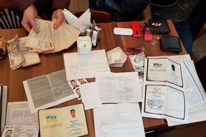 Во время обысков обнаружили 15 поддельных паспортов и 108 тыс. грн