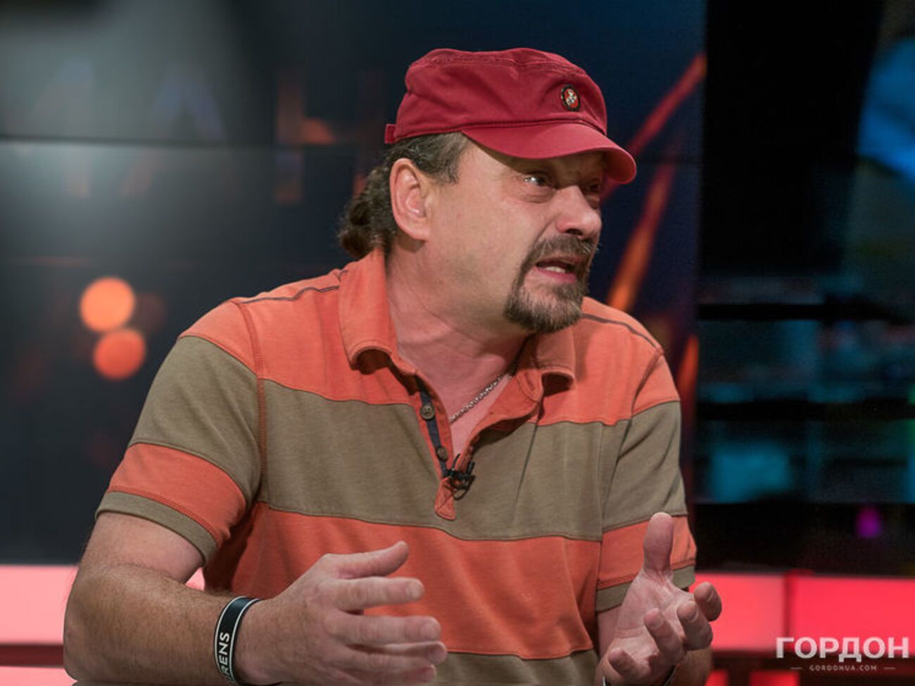 Поярков:&nbsp;Если один олигарх проплачивает тебе борьбу с другим олигархом, ты не борец с коррупцией. Ты ублюдос конченый, который использует доверие людей