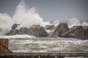 Шторм завадив судну зайти в порт
