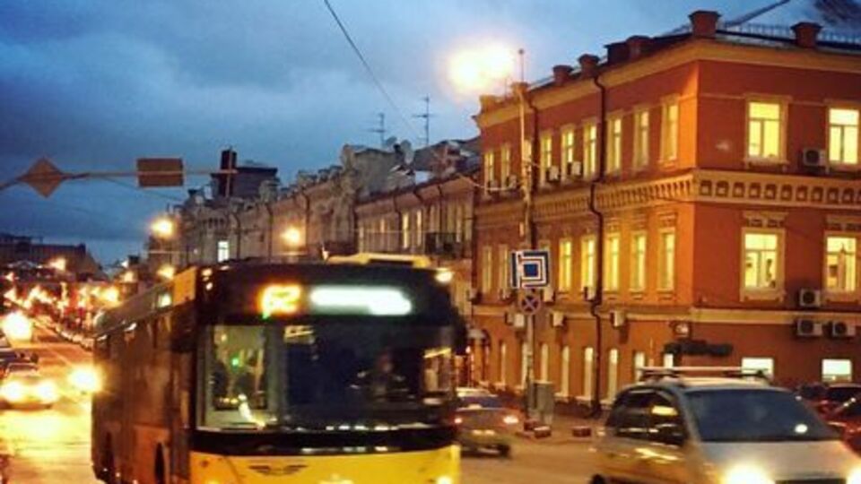 Общественному транспорту в Киеве разрешили не соблюдать расписание движения