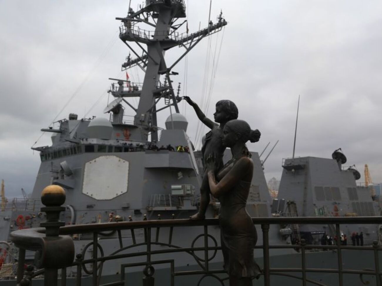 Эсминец зашел в одесский порт