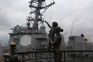 Эсминец зашел в одесский порт