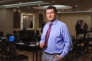 Нардеп Попов заявил, что ему очень стыдно за действия сына