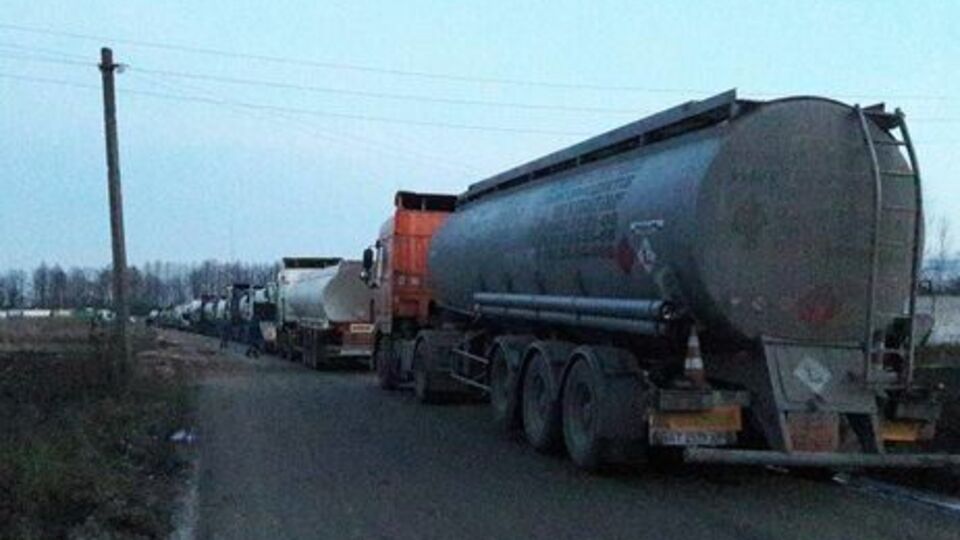 23 листопада рух "Визволення" заявив, що заблокував у Новоград-Волинському незаконне постачання палива