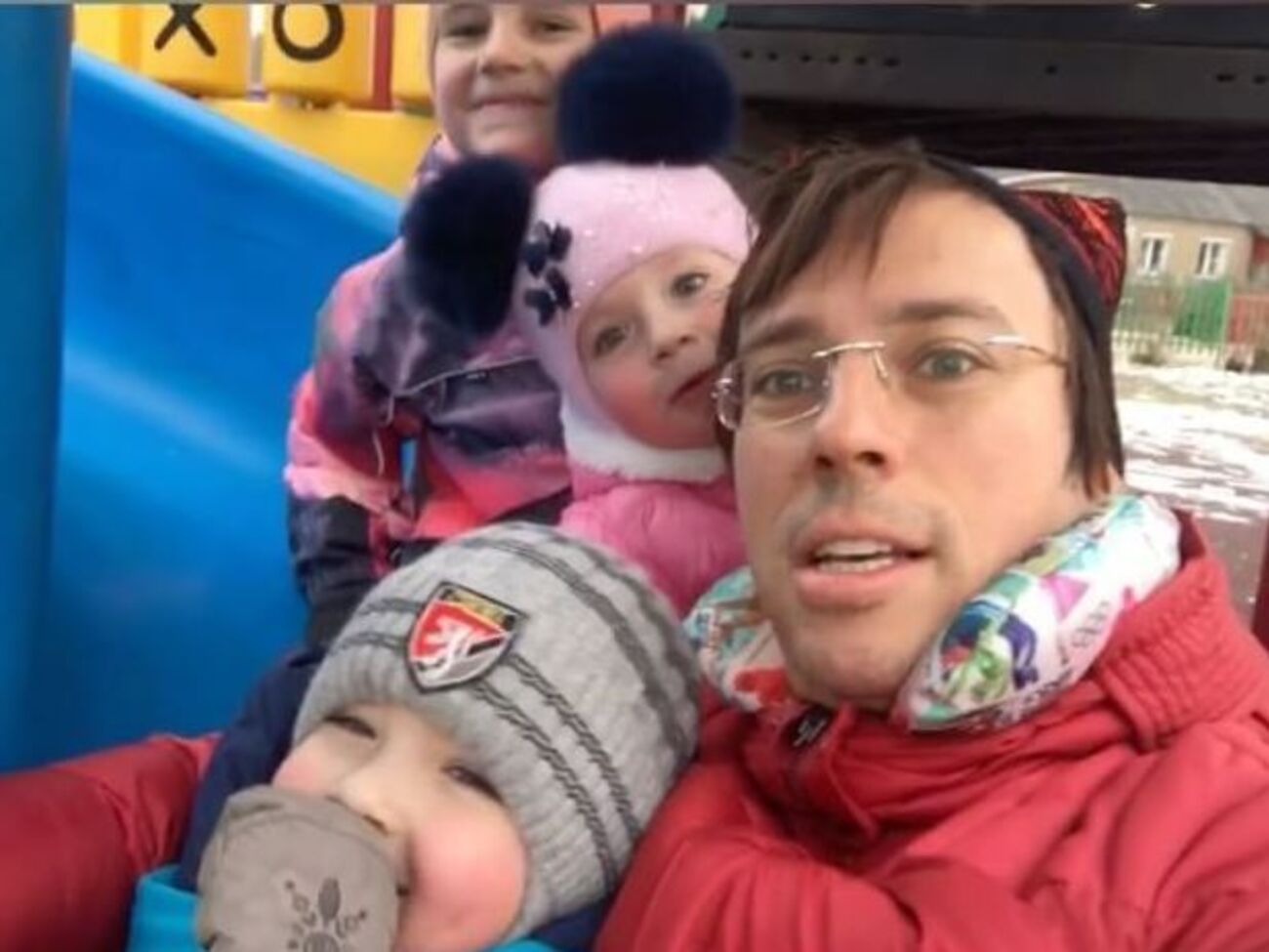 Галкин:&nbsp;С утра заряд бодрости и позитива! Друзья, если Аллы нет в кадре, это не значит, что она не рядом