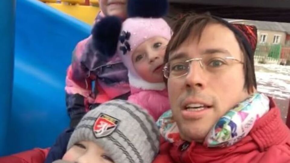 Галкін: Зранку заряд бадьорості і позитиву! Друзі, якщо Алли немає в кадрі, це не означає, що вона не поруч