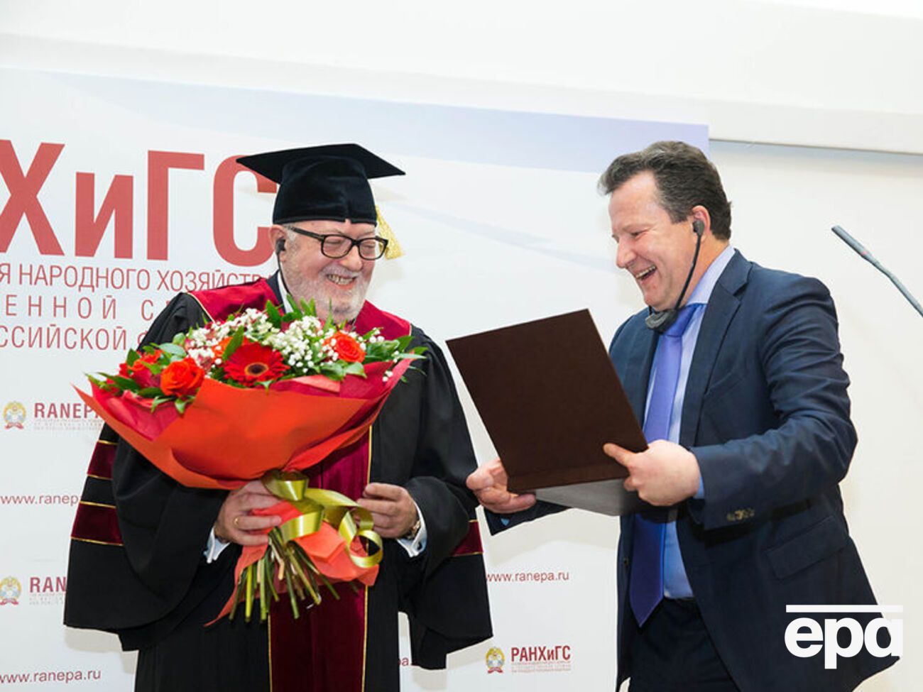 Педро Аграмунт (слева) стал почетным доктором Российской академии народного хозяйства и госслужбы при президенте РФ