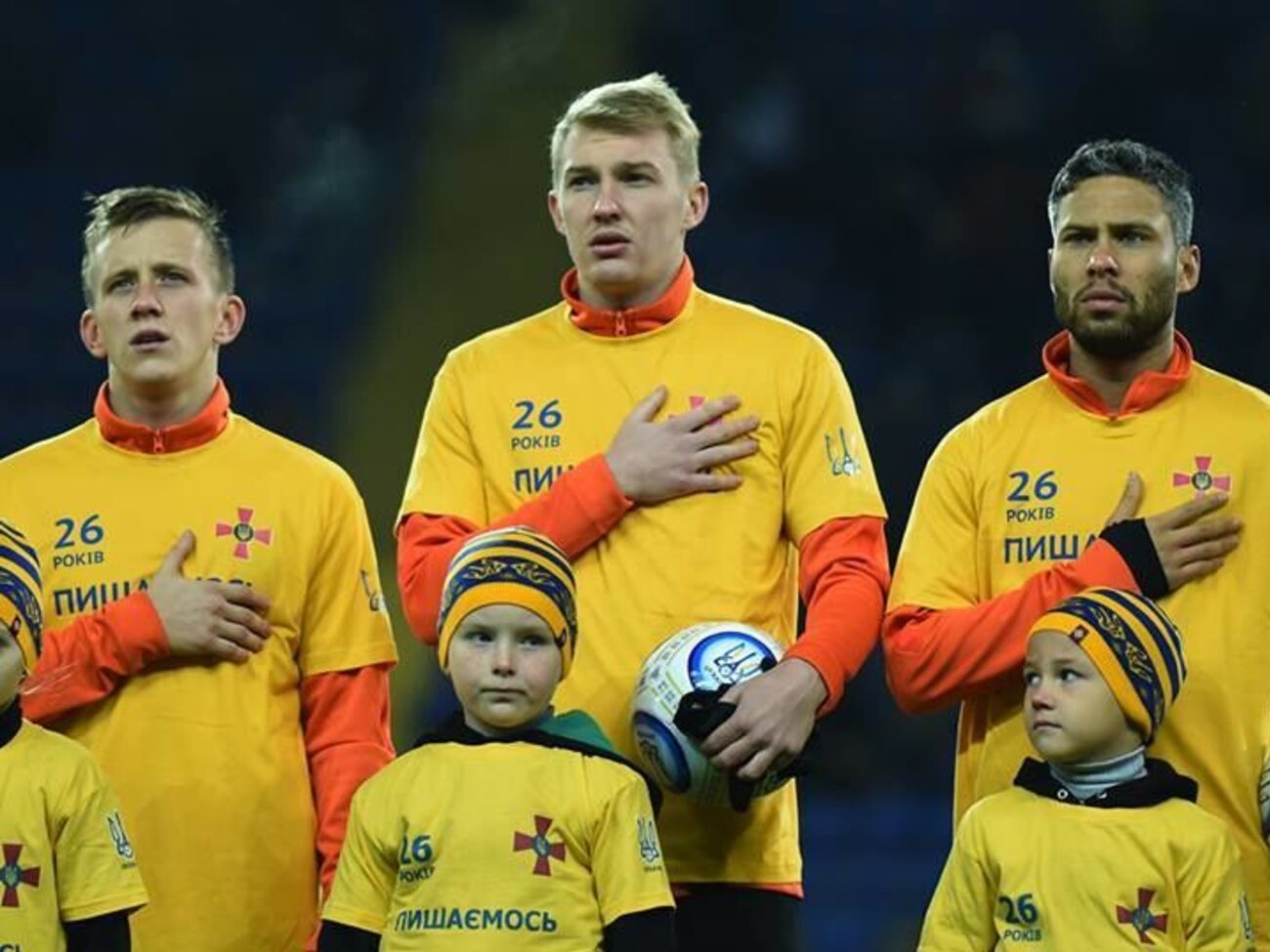 Футболістів супроводжували діти бійців АТО