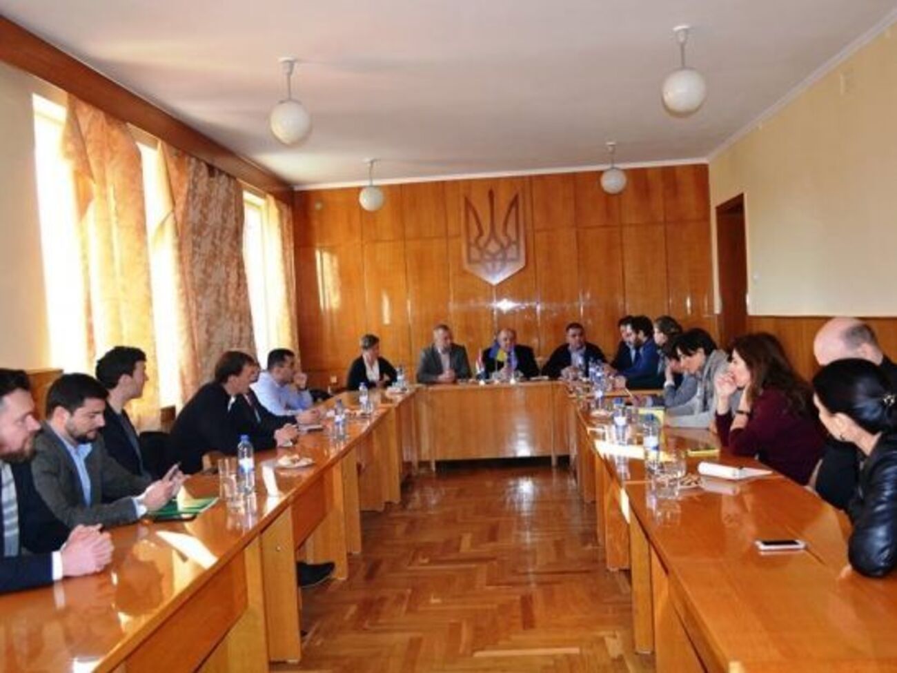 Дипломати зустрілися з місцевою владою