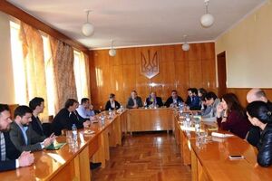 Дипломати зустрілися з місцевою владою