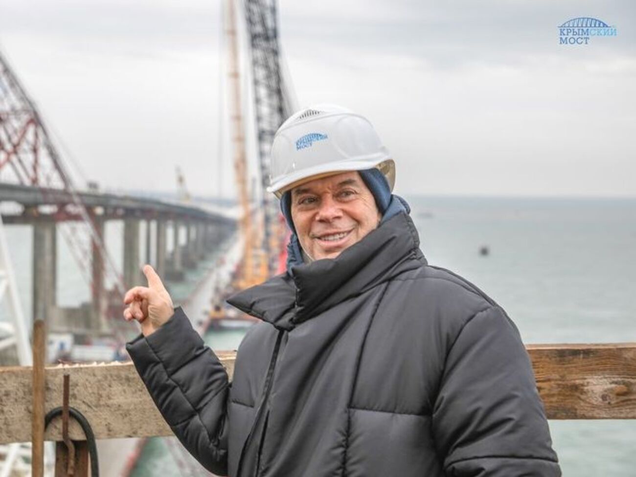 Газманов спел строителям Керченского моста