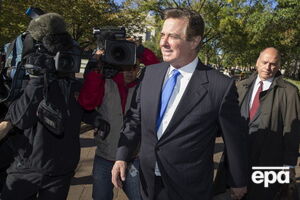 Манафорт остается под домашним арестом