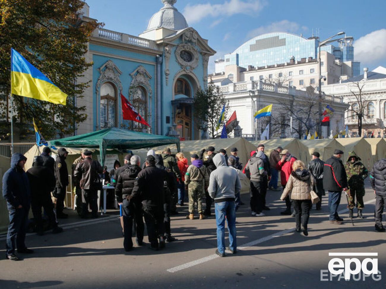 Ті, хто протестував під парламентом, присвоїли питання про усунення парламентського імунітету, який українські політики давно застосовують як виверт, пише Браян Меффорд