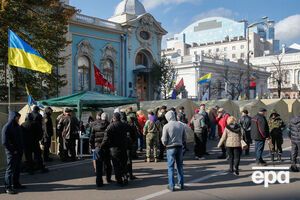 Ті, хто протестував під парламентом, присвоїли питання про усунення парламентського імунітету, який українські політики давно застосовують як виверт, пише Браян Меффорд