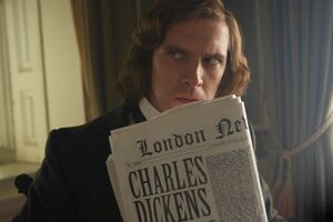 Дэн Стивенс исполнил роль Диккенса