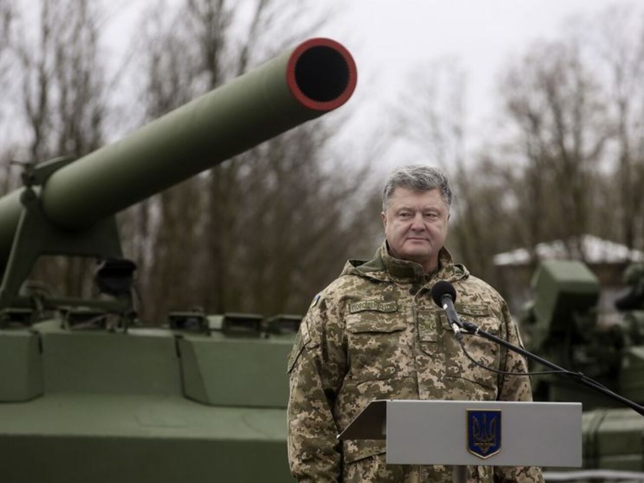 Порошенко: Украинские&nbsp;ракетные и артиллерийские части остаются для агрессора достаточно весомым сдерживающим фактором