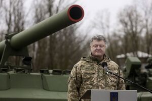 Порошенко: Украинские ракетные и артиллерийские части остаются для агрессора достаточно весомым сдерживающим фактором