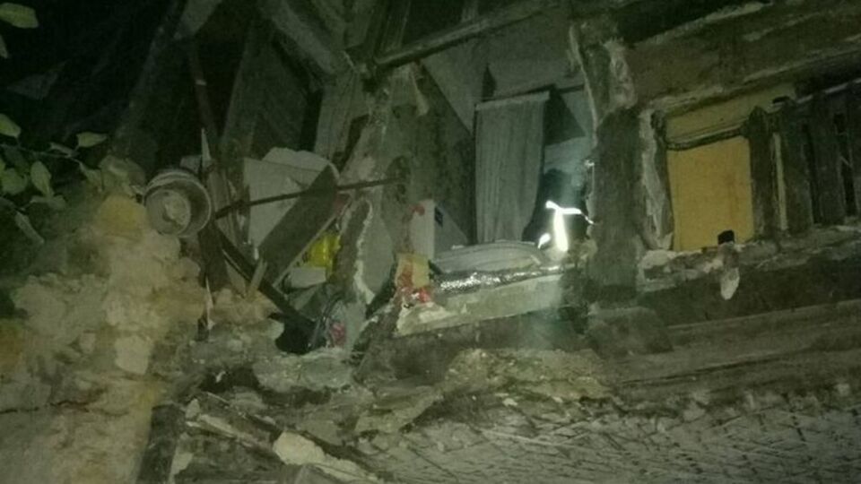 Із будинку рятувальники евакуювали 10 осіб