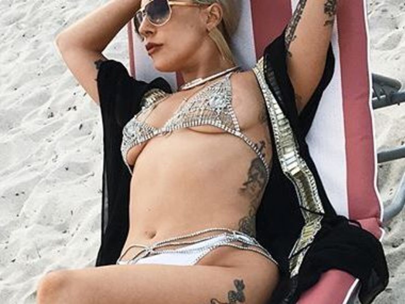 Леді Гага продемонструвала напівоголене тіло