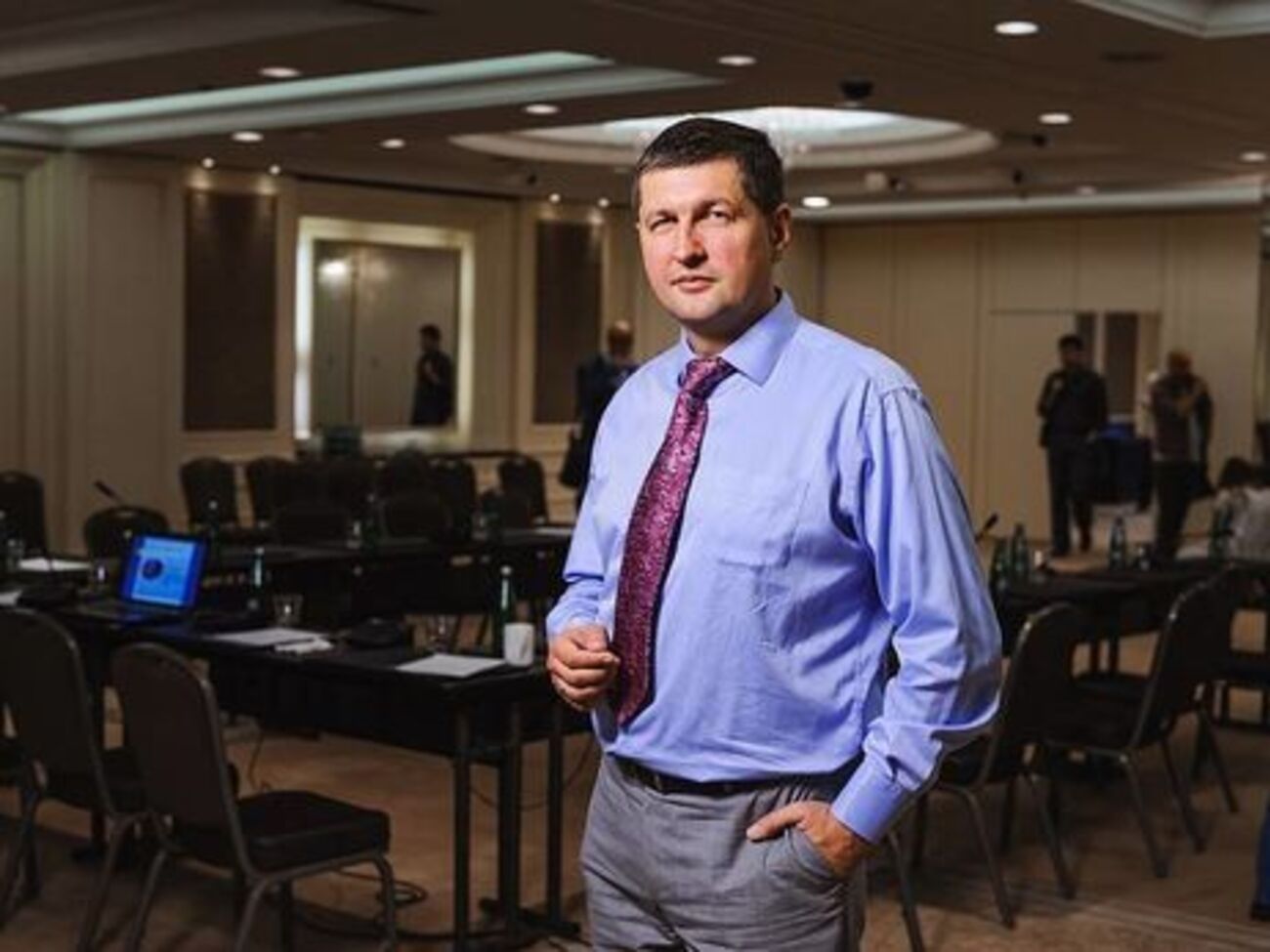 Попов отказывается комментировать предложение сложить мандат