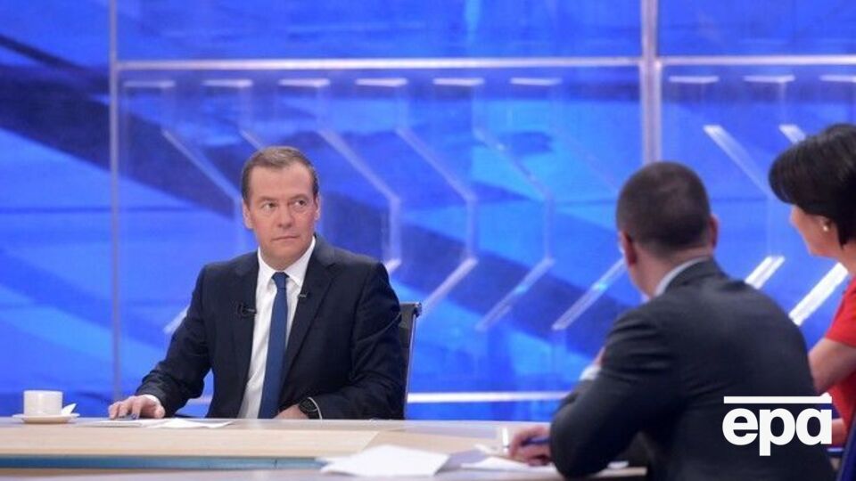 Медведєв заперечує, що російські хакери працюють на Кремль